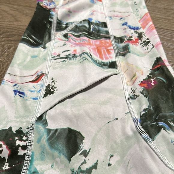 Lululemon Athletica Pink and White Leggings with Artistic Design - Picture 5 of 13